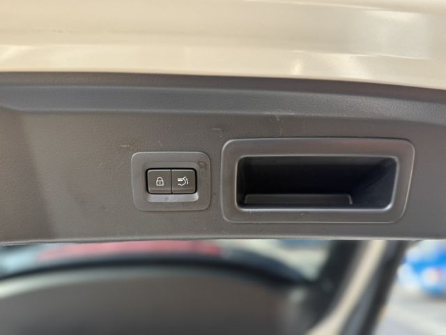 2019年 CX-30 最頂級 白色 原鈑件 BOSE 音響 新價格 保證全網 最便宜  第16張相片