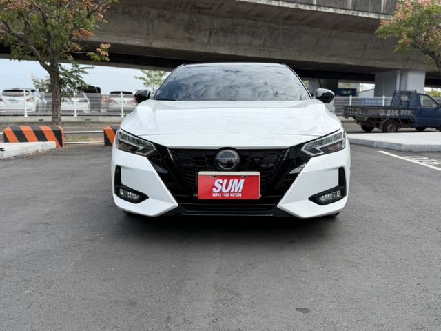 2022年 Sentra 1.6 白色 最頂級 黑爵士 全台限量400台 JBL音響  原鈑件 原廠保養 僅2萬  第2張相片