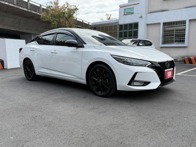 2022年 Sentra 1.6 白色 最頂級 黑爵士 全台限量400台 JBL音響  原鈑件 原廠保養 僅2萬  第3張相片