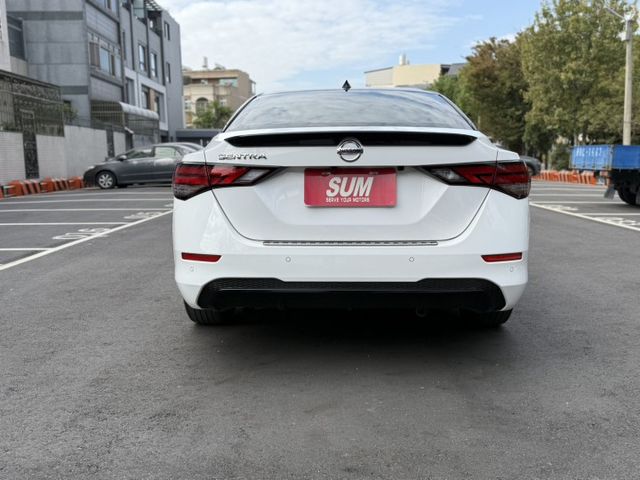 2022年 Sentra 1.6 白色 最頂級 黑爵士 全台限量400台 JBL音響  原鈑件 原廠保養 僅2萬  第5張相片