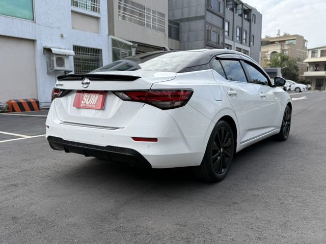 2022年 Sentra 1.6 白色 最頂級 黑爵士 全台限量400台 JBL音響  原鈑件 原廠保養 僅2萬  第6張相片