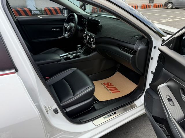 2022年 Sentra 1.6 白色 最頂級 黑爵士 全台限量400台 JBL音響  原鈑件 原廠保養 僅2萬  第11張相片