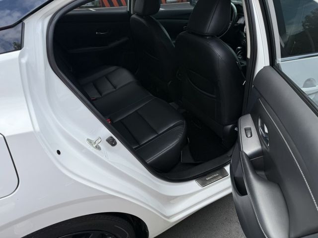 2022年 Sentra 1.6 白色 最頂級 黑爵士 全台限量400台 JBL音響  原鈑件 原廠保養 僅2萬  第13張相片