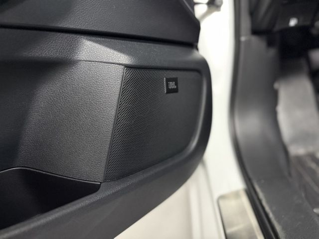 2022年 Sentra 1.6 白色 最頂級 黑爵士 全台限量400台 JBL音響  原鈑件 原廠保養 僅2萬  第15張相片