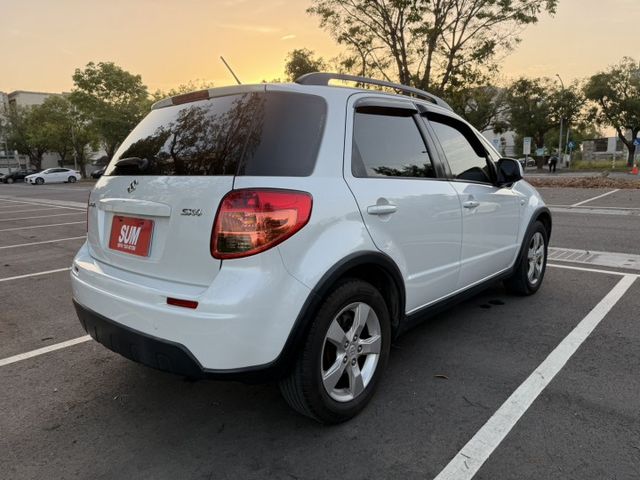 2010 Suzuki SX4 白色 原鈑件 原廠保養 優質代步車 不用出價 就能很便宜  第6張相片