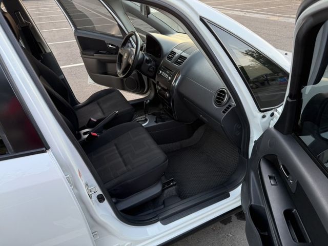2010 Suzuki SX4 白色 原鈑件 原廠保養 優質代步車 不用出價 就能很便宜  第9張相片