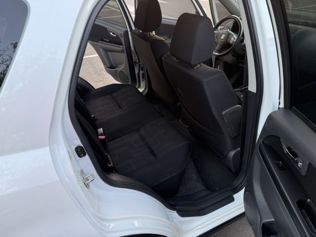 2010 Suzuki SX4 白色 原鈑件 原廠保養 優質代步車 不用出價 就能很便宜  第10張相片
