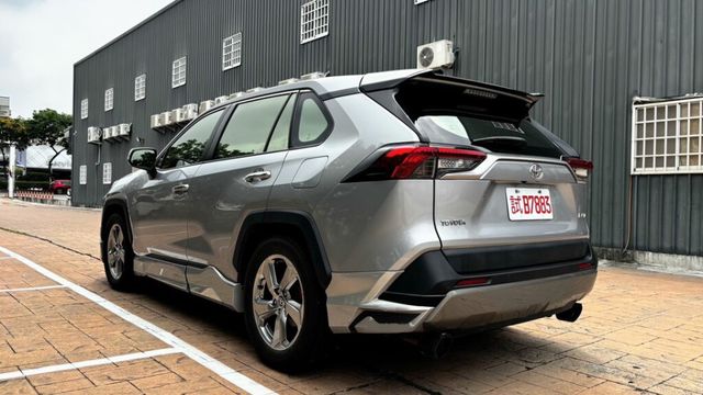 2021 Toyota RAV4 2.0旗艦 認證車 僅跑5萬 加裝空力套件  第3張相片