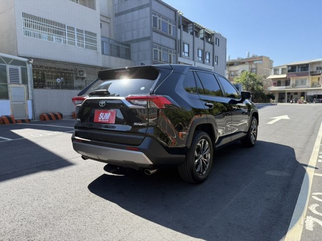 2022 Toyota RAV4 2.0旗艦 小改款  黑色 原鈑件 僅跑8萬 全網最低價 不用在比價  第4張相片