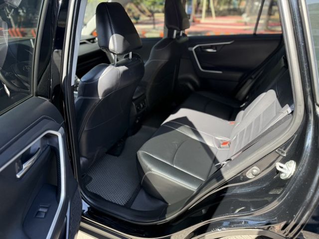2022 Toyota RAV4 2.0旗艦 小改款  黑色 原鈑件 僅跑8萬 全網最低價 不用在比價  第13張相片