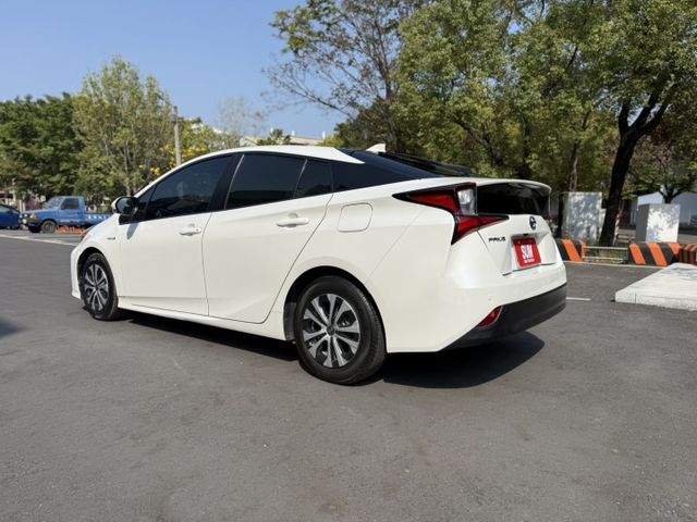 2019年 Prius Hybrid 1.8 白色 原鈑件 原廠保養 僅跑9萬 電池原廠 8年16萬公里保固 新價格  第4張相片