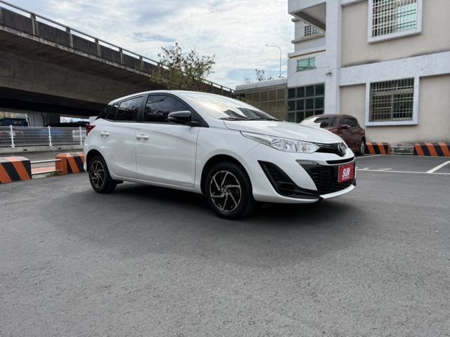 2023 Toyota Yaris 1.5L 白色 原鈑件 末代精裝車 配備 7安  新價格 保證不用在比價 就能很便宜  第3張相片