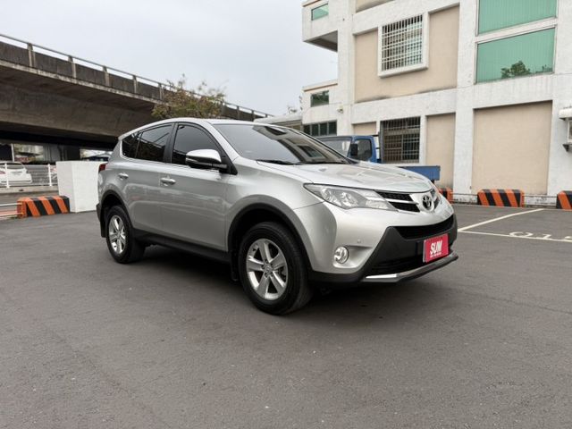 2014 Toyota RAV4 2.0L 銀色 頂級 原鈑件 原廠保養 僅跑13萬 新價格 保證便宜  第3張相片