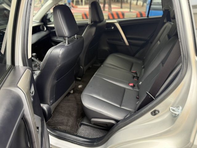 2014 Toyota RAV4 2.0L 銀色 頂級 原鈑件 原廠保養 僅跑13萬 新價格 保證便宜  第10張相片