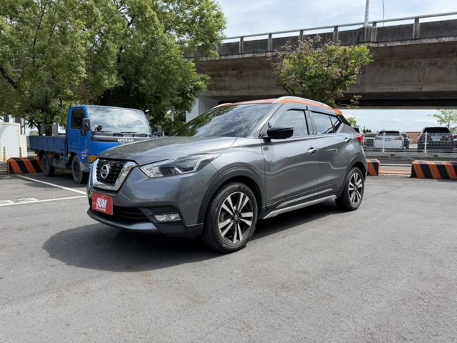 2020 Nissan Kicks 1.5智行旗艦版 認證車 原廠保養 僅跑4萬 原廠選配 雙色烤漆 新價格 保證便宜  第1張相片