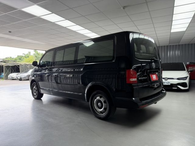 2015年 T5 2.0 TDI  加長 頂級 9人座  黑色 原鈑件 僅跑15萬 超低里程 保證全網 最便宜!!!  第6張相片