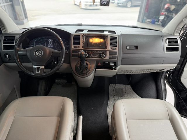 2015年 T5 2.0 TDI  加長 頂級 9人座  黑色 原鈑件 僅跑15萬 超低里程 保證全網 最便宜!!!  第7張相片