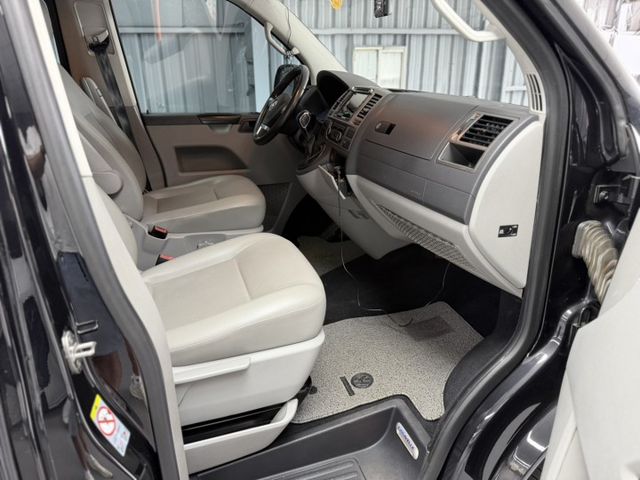 2015年 T5 2.0 TDI  加長 頂級 9人座  黑色 原鈑件 僅跑15萬 超低里程 保證全網 最便宜!!!  第8張相片