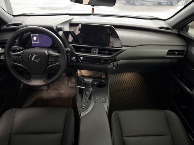 2023 Lexus UX 250h豪華版 白色 原鈑件 原廠保養 僅跑6萬 新車保固中 新價格 保證全網最便宜  第9張相片