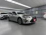 2022 Lexus ES 300h豪華版 鈦色 原鈑件 原廠保養 僅跑9萬 電池 8年16萬 原廠保固中 新價格  第4張縮圖