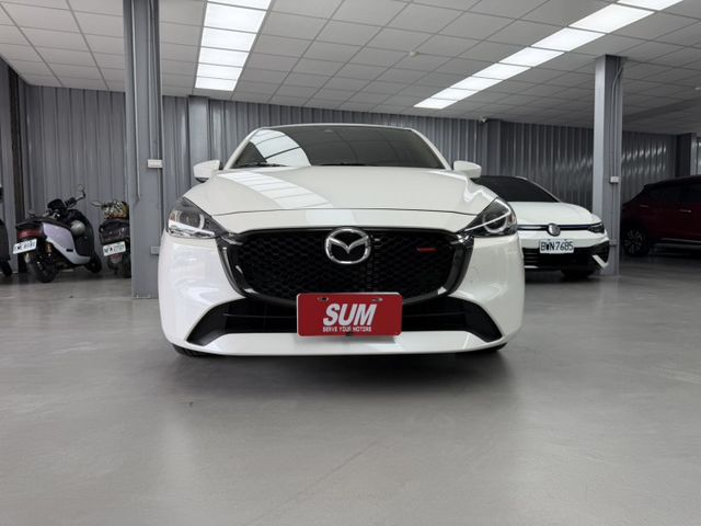 2024 Mazda 2 Sport 白色 原鈑件 原廠保養 原廠保固中 僅跑3萬 新價格 不用在比價 就能很便宜  第2張相片