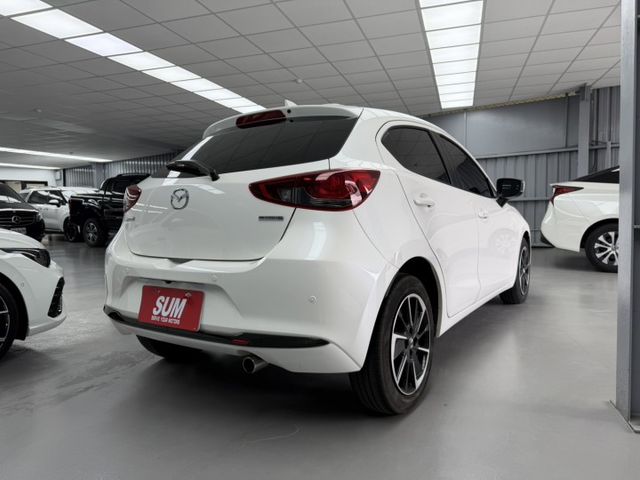 2024 Mazda 2 Sport 白色 原鈑件 原廠保養 原廠保固中 僅跑3萬 新價格 不用在比價 就能很便宜  第4張相片