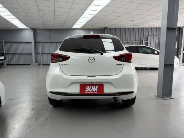 2024 Mazda 2 Sport 白色 原鈑件 原廠保養 原廠保固中 僅跑3萬 新價格 不用在比價 就能很便宜  第5張相片