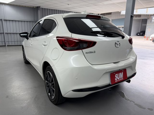 2024 Mazda 2 Sport 白色 原鈑件 原廠保養 原廠保固中 僅跑3萬 新價格 不用在比價 就能很便宜  第6張相片