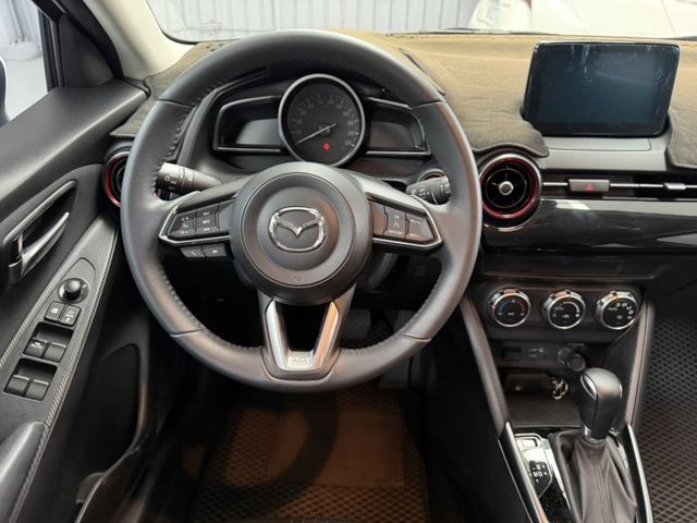 2024 Mazda 2 Sport 白色 原鈑件 原廠保養 原廠保固中 僅跑3萬 新價格 不用在比價 就能很便宜  第7張相片