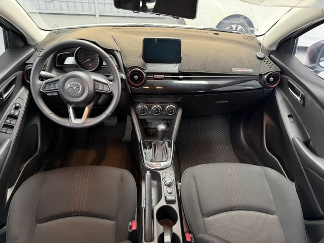 2024 Mazda 2 Sport 白色 原鈑件 原廠保養 原廠保固中 僅跑3萬 新價格 不用在比價 就能很便宜  第8張相片