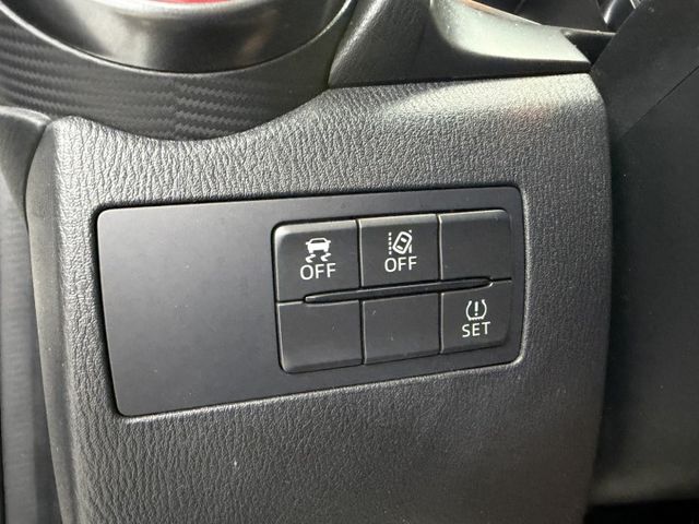 2024 Mazda 2 Sport 白色 原鈑件 原廠保養 原廠保固中 僅跑3萬 新價格 不用在比價 就能很便宜  第13張相片