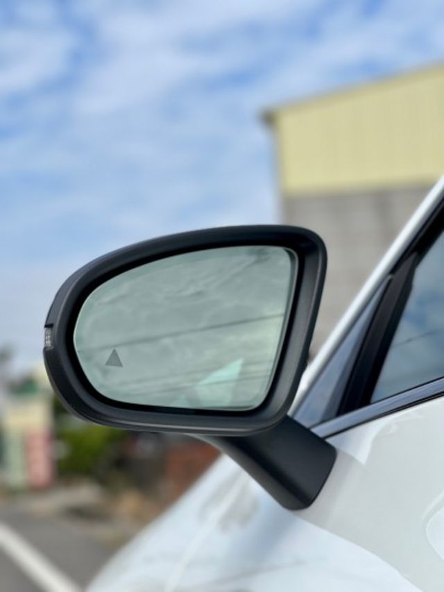 全新車｜總代理等到天荒地老 ，最美入門轎跑  第12張相片