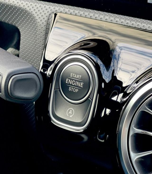 全新車｜總代理等到天荒地老 ，最美入門轎跑  第13張相片