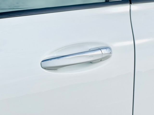 全新車｜總代理等到天荒地老 ，最美入門轎跑  第14張相片