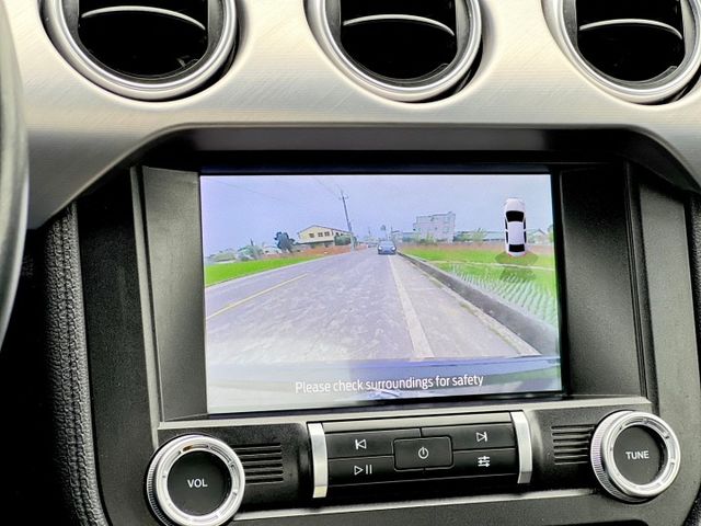 未領牌的美式肌肉車，簡單入手平價跑車，搭配10速手自排變速箱/超省平均油耗:10km  第15張相片