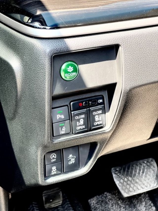 日系進口車APEX｜舒適大七人座、雙邊電動門  第10張相片