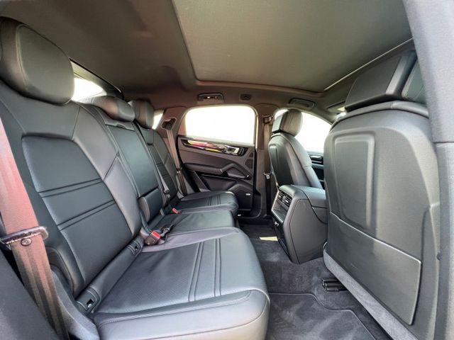 全網極度稀有，S版Coupe 保時捷的天花板，回頭率爆表，低里程未領牌可新車利率  第18張相片