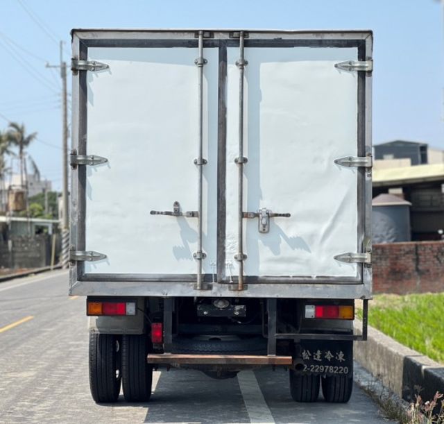 新台幣的好夥伴｜柴油車、冷藏櫃 -5°C、自排貨車 自排駕照即可駕駛，可配合需求量身訂做更換全新車斗  第12張相片