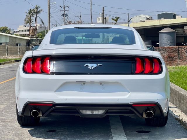 未領牌的美式肌肉車，簡單入手平價跑車，搭配10速手自排變速箱/超省平均油耗:10km，等您來體驗脫韁的野馬  第3張相片