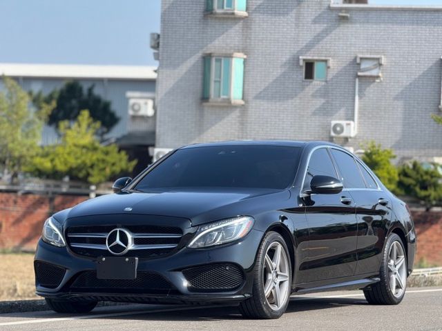 年輕人首選｜AMG、摸門、免鑰匙啟動、LED雙魚眼頭燈、倒車顯影、盲點偵測、柏林之音、黑梣木飾板、黑頂棚、全景天窗  第2張相片