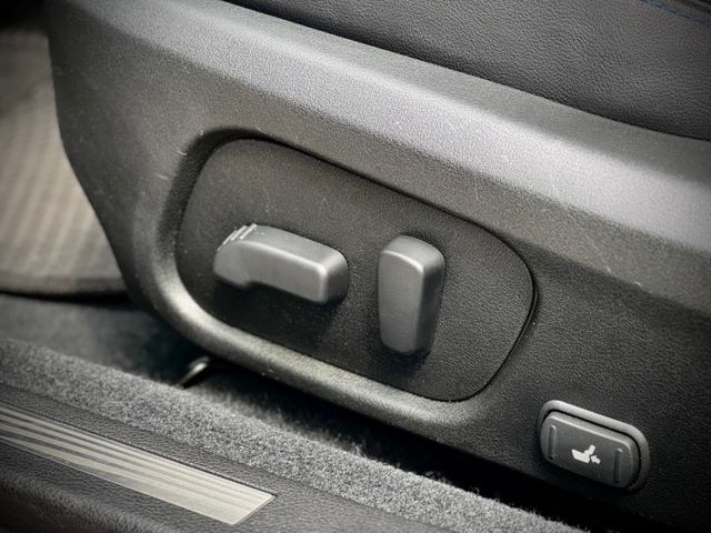 會跑 空間又大 每次鎖車都回頭看一眼｜摸門、免鑰匙、LED魚眼頭燈、ACC跟車、車道維持、倒車顯影、四輪傳動  第15張相片