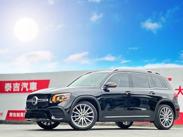 奶爸奶媽帶上阿公阿嬤 完美家庭用車｜AMG、摸門、免鑰匙、倒車顯影、雙液晶大螢幕、盲點、腳踢、四傳、64色氣氛燈  第1張相片