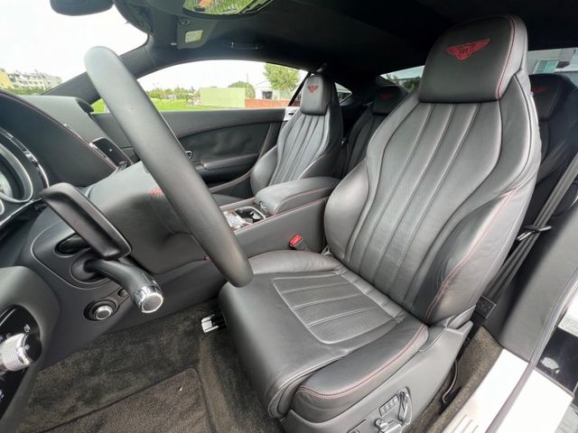 優雅永不過時｜V8聲浪 圓夢系列車款｜摸門、免鑰匙、前後雷達、倒車顯影、觸控大螢幕、電子懸吊、吸門、升降導流尾翼、電尾門  第7張相片
