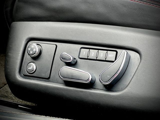 優雅永不過時｜V8聲浪 圓夢系列車款｜摸門、免鑰匙、前後雷達、倒車顯影、觸控大螢幕、電子懸吊、吸門、升降導流尾翼、電尾門  第11張相片