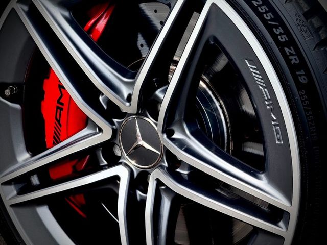 全球最強 2.0L渦輪增壓引擎 0-100km/h 僅需 4.0 秒｜ 限量韓規現車｜AMG紅卡鉗、U88方向盤旋鈕  第18張相片