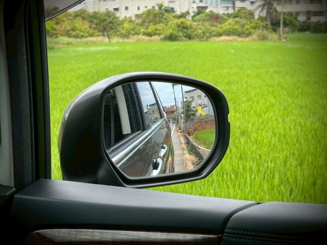 價格佛心釋出 划算到不行｜讓您輕鬆入手的家庭車｜摸門、免鑰匙、360環景、前後雷達、倒車顯影、盲點、天窗、觸控螢幕  第11張相片