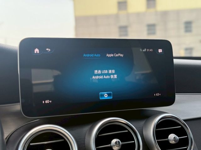 珍珠白包膜 質感升級｜日常代步、假日出遊都完美勝任｜免鑰匙、LED頭燈、後雷達、倒車顯影、觸控大螢幕、盲點偵測、電動尾門  第15張相片