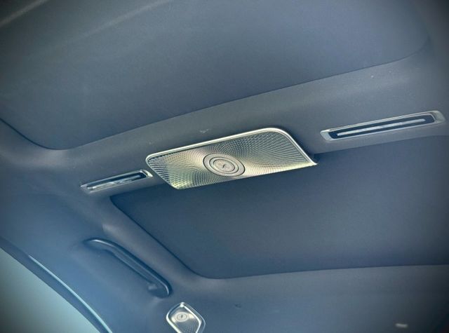 S-CLASS  第15張相片