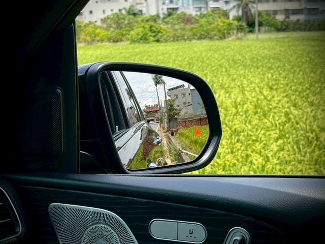 賓士最值得入手休旅車｜AMG夜色、摸門、免鑰匙、ACC、360環景、前後雷達、倒車顯影、盲點、柏林  第11張相片