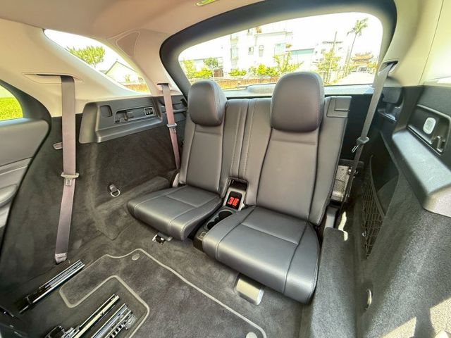 奶爸奶媽帶上阿公阿嬤 完美家庭用車｜接老闆 體面商務車｜摸門、免鑰匙、P20進階跟車、第二排電動椅、腳踢、電尾門  第8張相片